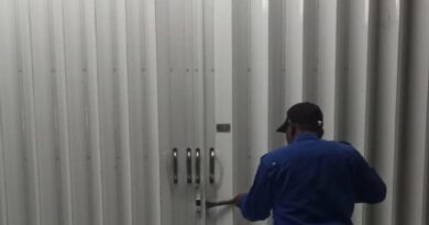 EVAKUASI “ROLLING DOOR” ALFAMART YANG TIDAK BISA DIBUKA DI EXIT TOL KOTA BARU