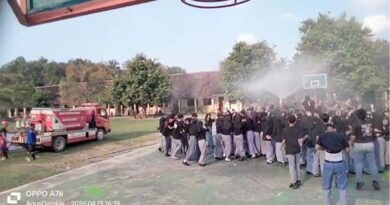 FLASMOB PADA PERPISAHAN KELAS XII SMAN 1 JATI AGUNG OLEH DAMKAR LAMPUNG SELATAN